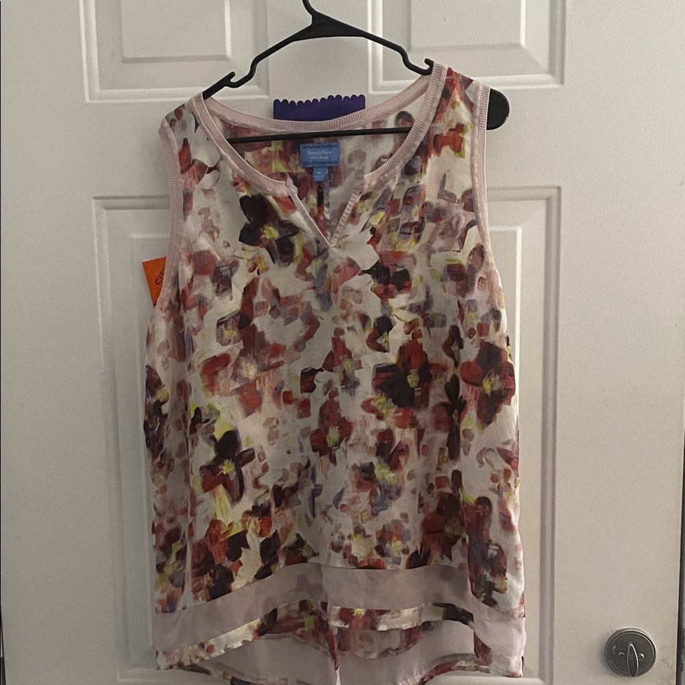 Simply Vera sleeveless high low floral shirt. Size xl